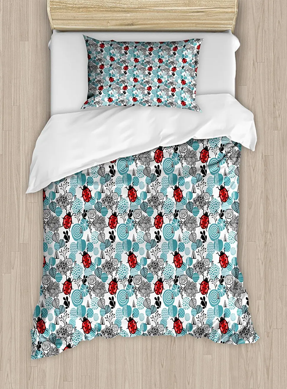 

Ladybugs Duvet Cover Set Romantic Elements Flowers Roses Bugs Abstract Pattern in Doodle Style, Decorative 4 Piece Bedding Set