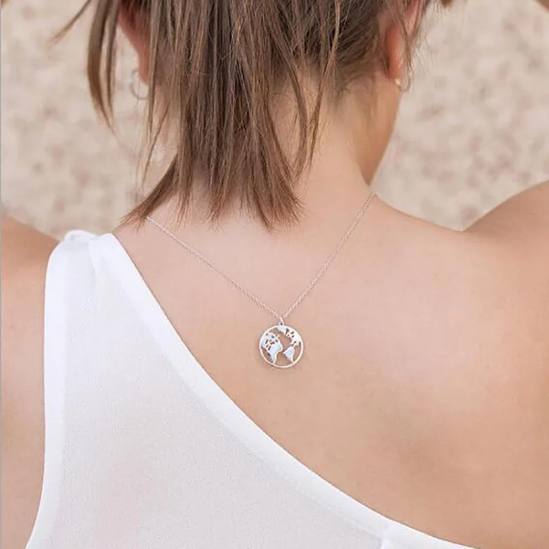 

Globe World Map Necklace Gift For Best Friends Hollow Out Earth Pendants Personalized Fashion Travel Trip Necklace Best jewelry