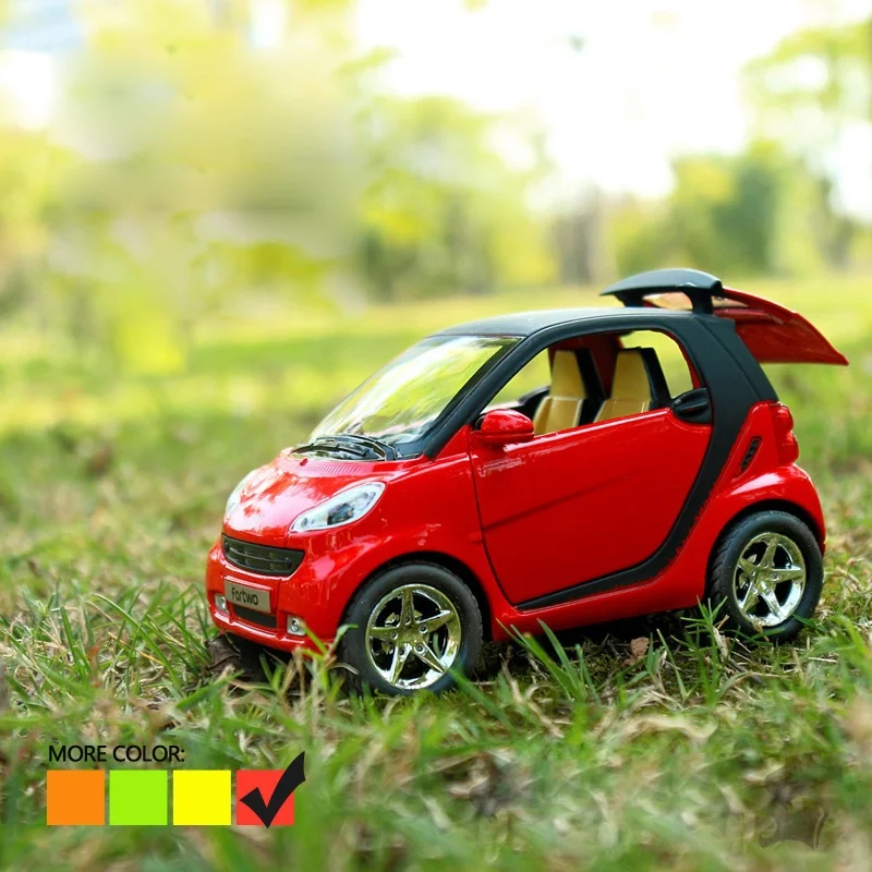 Коллекционная модель Smart Fortwo в масштабе 1/32 отлитый под давлением автомобиль
