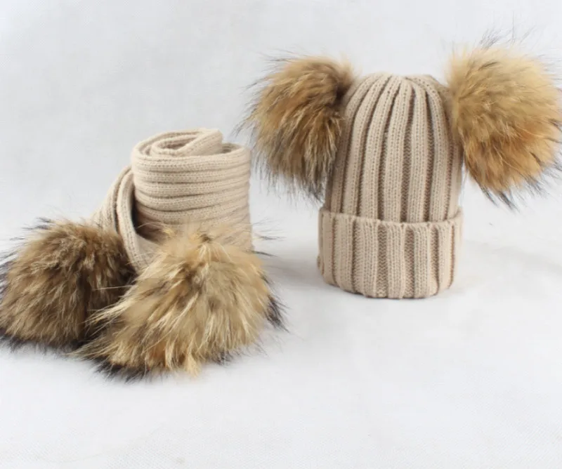 Детская вязаная шапочка, комплект шарфов, двойной настоящий помпон из меха енота, зимняя шапка, шарф, комплект из 2 предметов, меховой помпон, шапка для девочек, теплая шапка