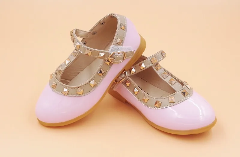 Летние сандалии для девочек босоножки для девочек-принцесс на плоской подошве из искусственной кожи, для детей обувь; дизайнерская женская обувь для девочек