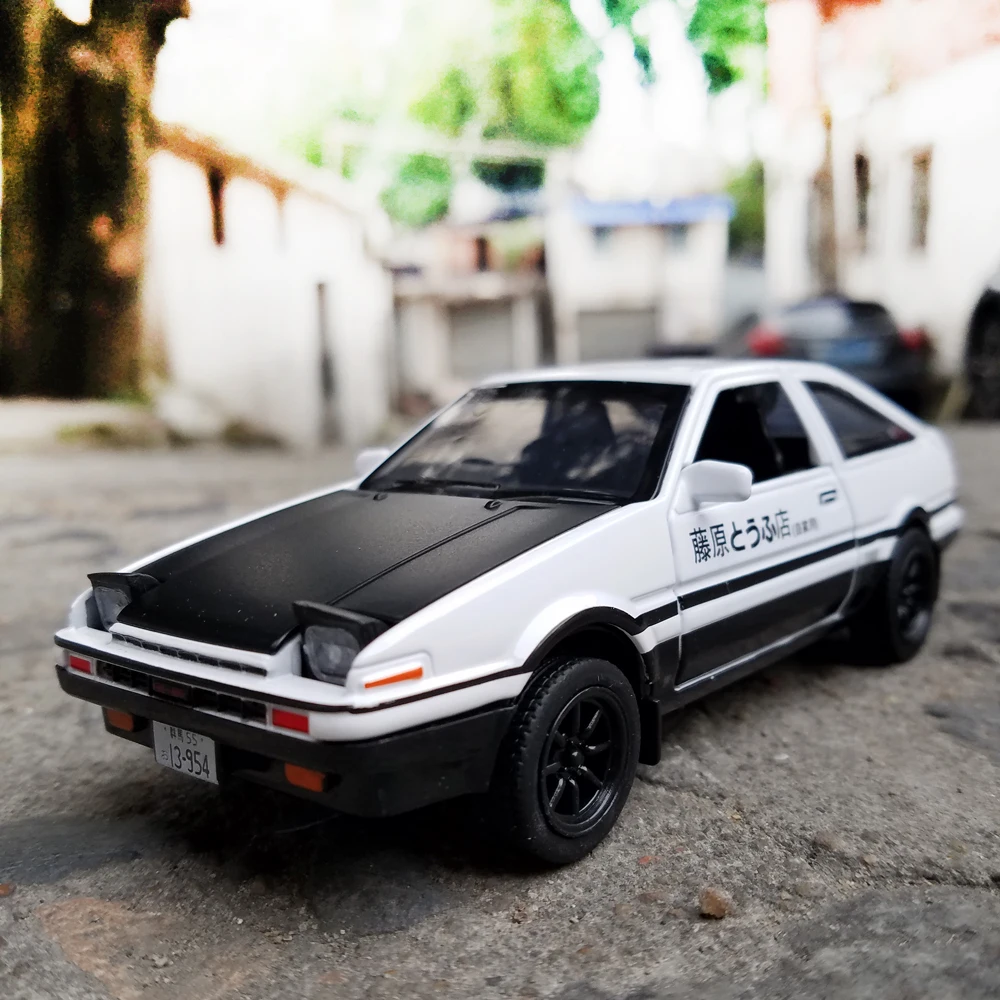 Начальная модель машины для литья под давлением из сплава AE86, игрушечный автомобиль RX7, оттягивающийся 1:28 свет для детей, игрушки для мальчиков