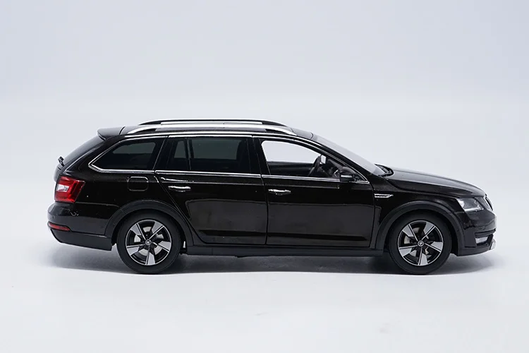 1/18 Skoda Octavia Combi Wagon литая под давлением металлическая модель автомобиля игрушка для мальчика подарок на день рождения оригинальная коробка