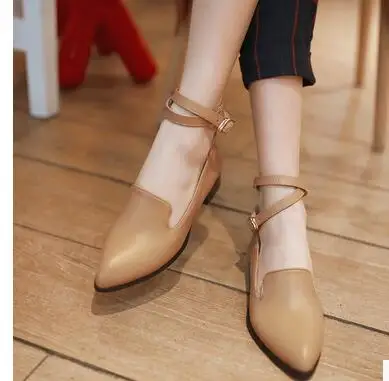 

The new spring and summer in Rome shoes with pointed shoes and comfortable shoes.