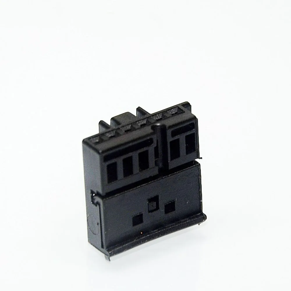  2/4/6 Pin/way female Keyless antenna plugDoor light/ambient light plug electrical connector for Mer