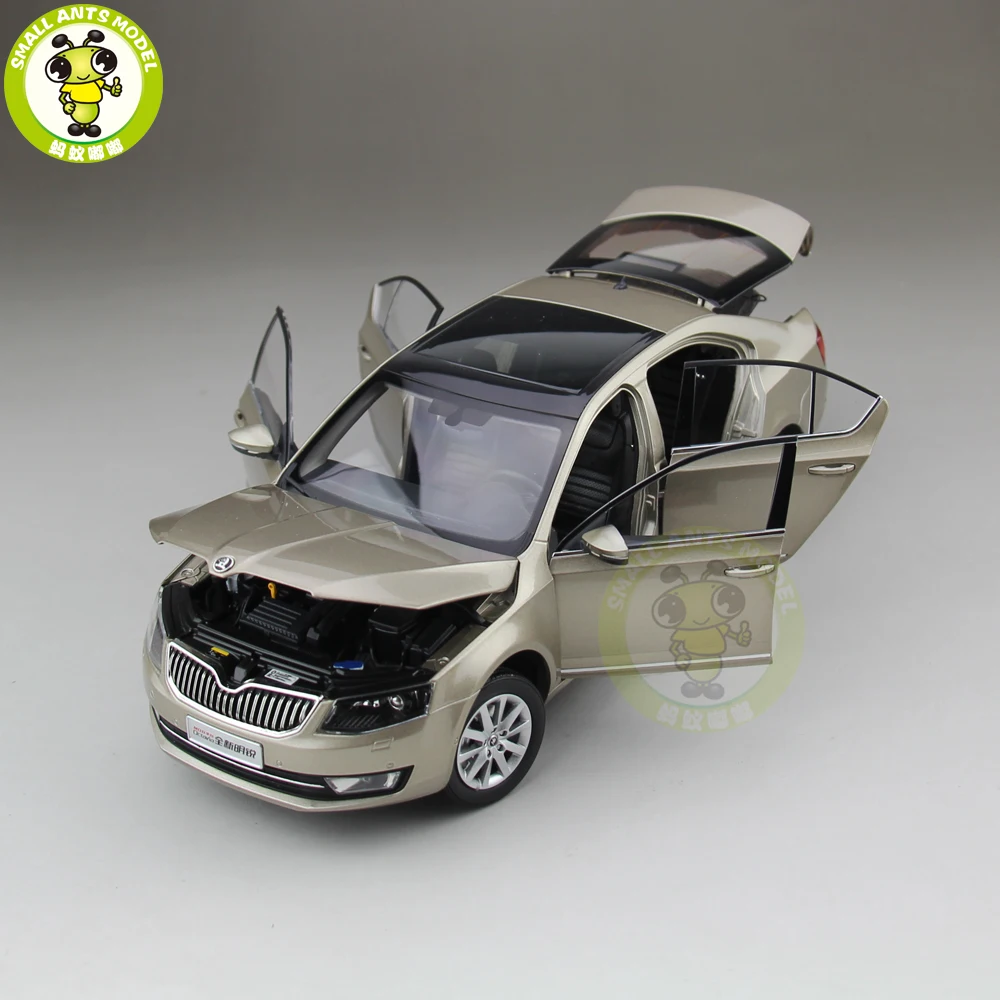 1/18 Skoda Octavia литая под давлением металлическая модель автомобиля игрушка мальчик девочка подарок золото