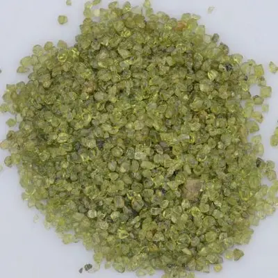 

100g/pack Peridot natural green olive crushed stone polished small particle jewelry accessories gravel wholesale