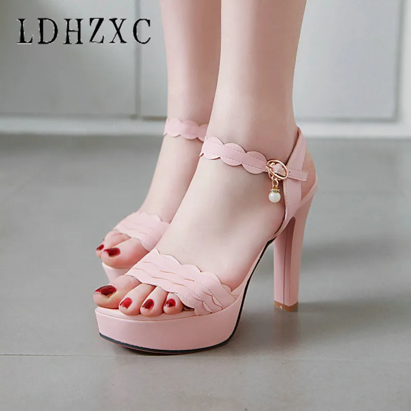 

LDHZXC 2019 Women Sandals Super Square High Heel Fashion Women Shoes Platform Buckle Peep Toe Women Sandals Size 34-43