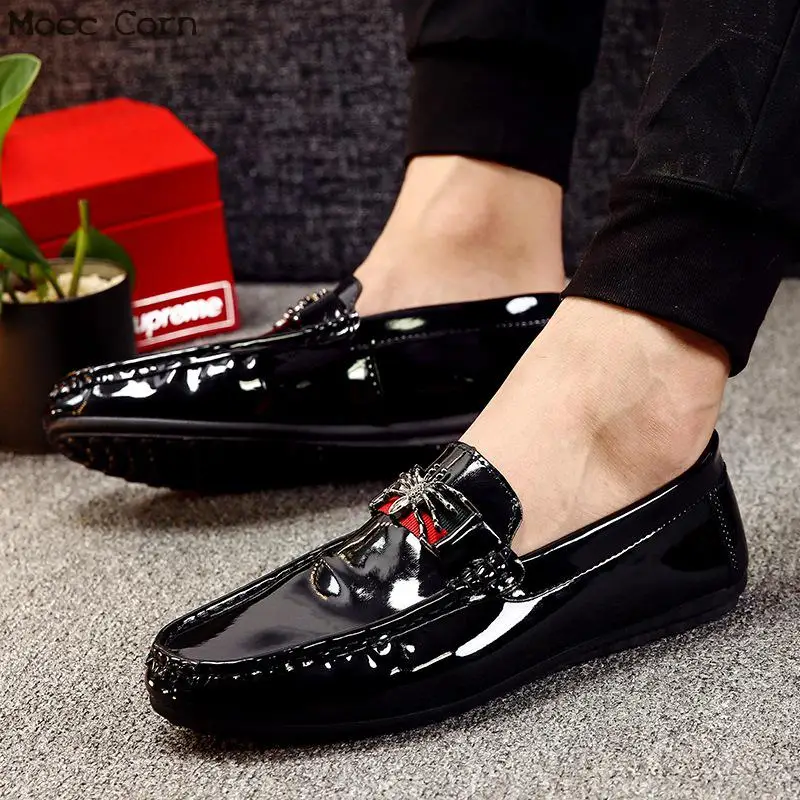 Baratos Mocasines mocasines de primavera para hombre zapatos de cuero casuales transpirables mocasines Homme marca de lujo zapatos de conducción británica
