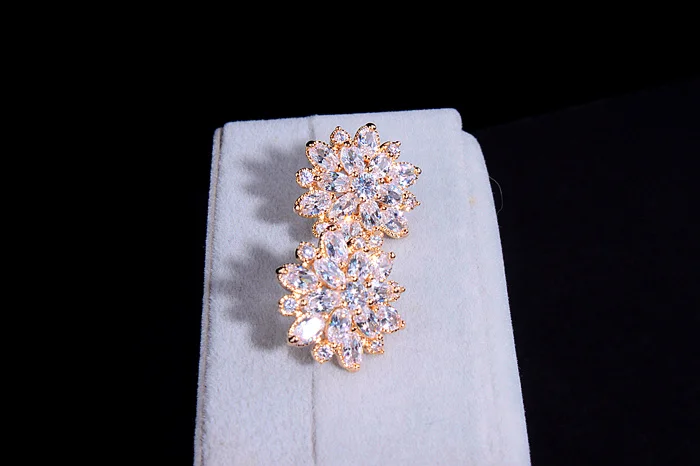 新デザインウェディングジュエリー高級クリア AAA オーストリアジルコンイヤリングエレガントな 925 スターリングシルバーの花スタッドピアス