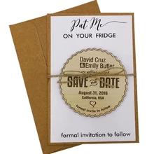 Персонализировать имена, дата Круглый Гравировка на дереве RU карты за исключением даты свадебные пригласительные бумажные открытки магниты, изготовленный на заказ Гравировка на дереве магниты подарки