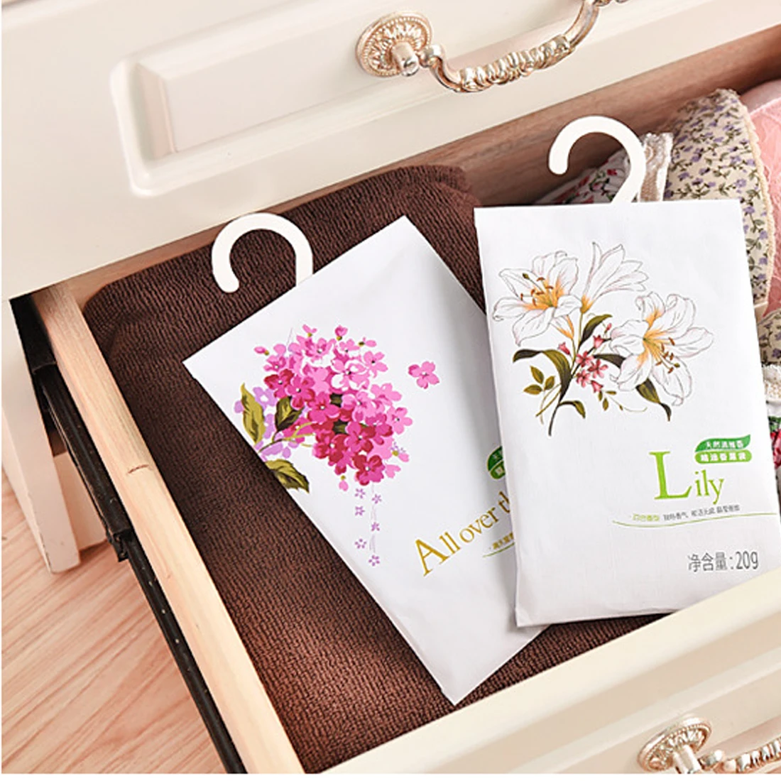 

New Arrival 1PC 8 Taste Fresh Air Scented Fragrance Home Wardrobe Drawer Car Perfume Sachet Bag Aromatherapy package