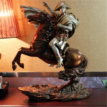 

Horse Riding Napoleone Buonaparte Figures Sculpture Creative Colophony Crafts Desktop Decoration Office G1031