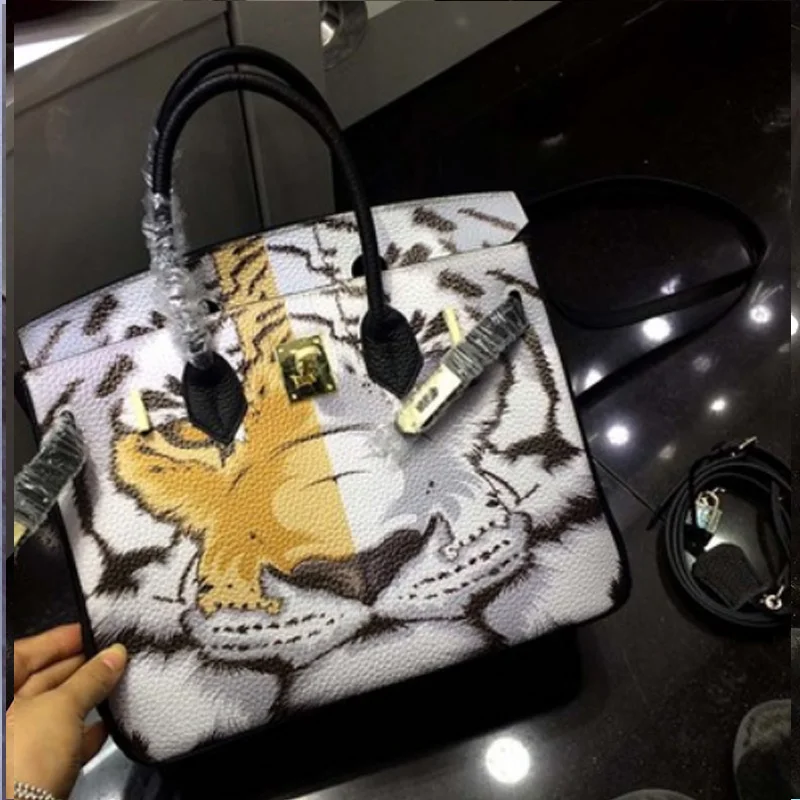 

Double Tiger Women Handbag Messenger Bags 100% Leather Bag Graffiti Double Tiger Women's Hand Painting Handbags Gift