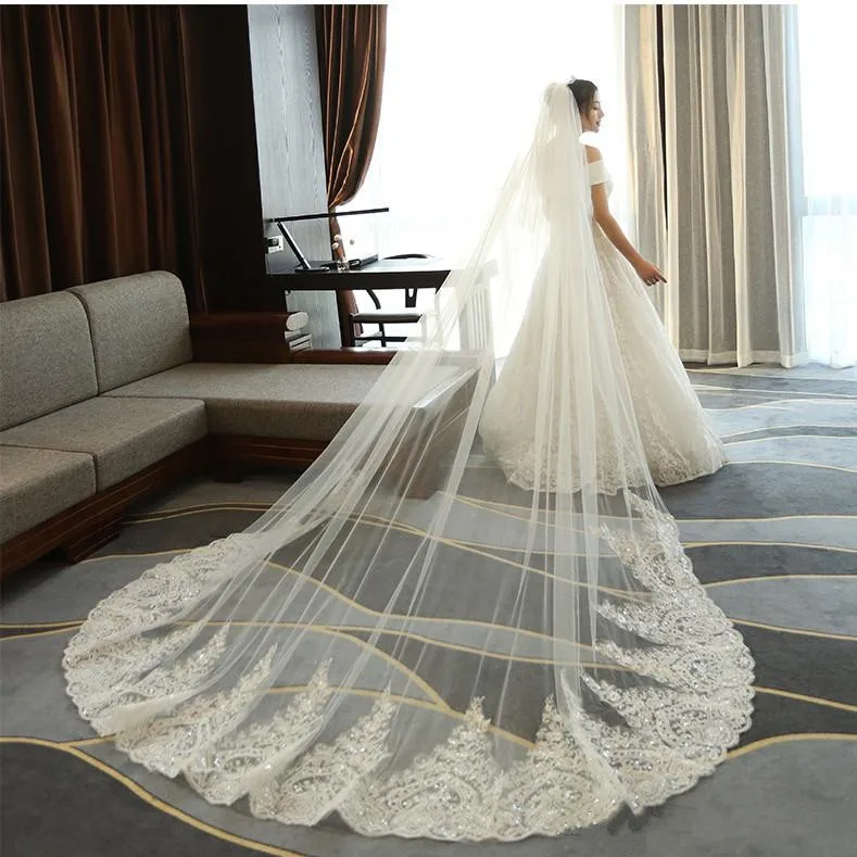 

2019 Fashion Bridal Veils Two Layers Ivory Appliques Cathedral bridal veils Customize Lace Edge Wedding Party Veil