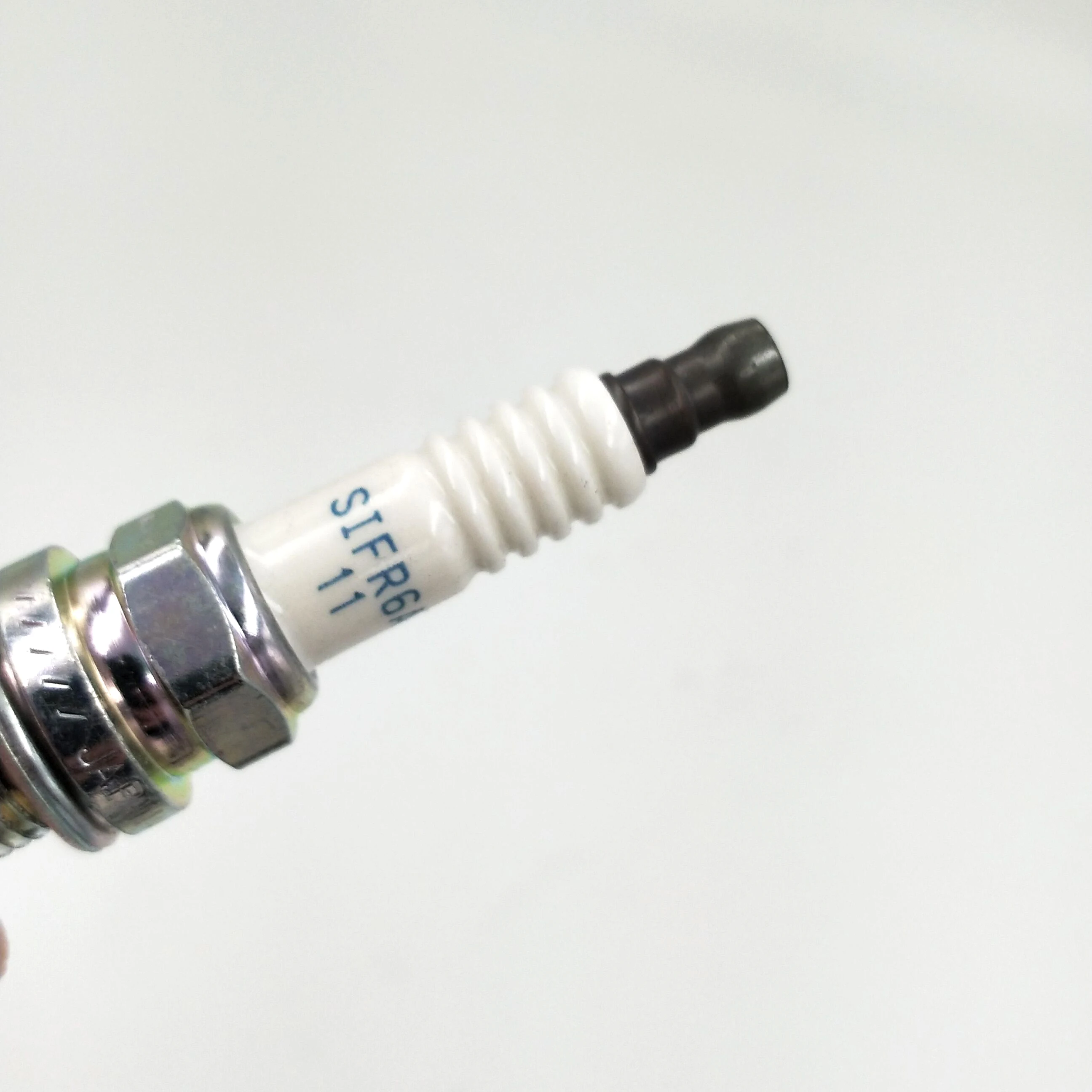 4pcs/lot 22401aa731 Sifr6a11 Iridium Spark Plug For Subaru Legacy