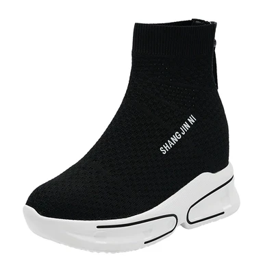 

2018 winter new versatile increase in the short boots women's thick-soled sports wind street casual shoes.