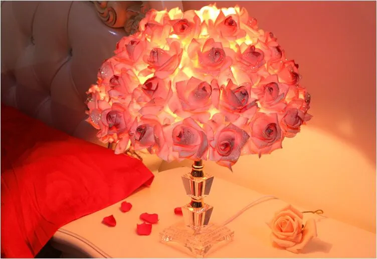 Rosas de Tecido de Moda Candeeiro de Mesa para o Casamento Decoração da Lâmpada de Cabeceira Romântico Criativo Cristal Quarto Lâmpadas Bar ac 80- 265 v 1527 Led E27 2 Luminárias de mesa