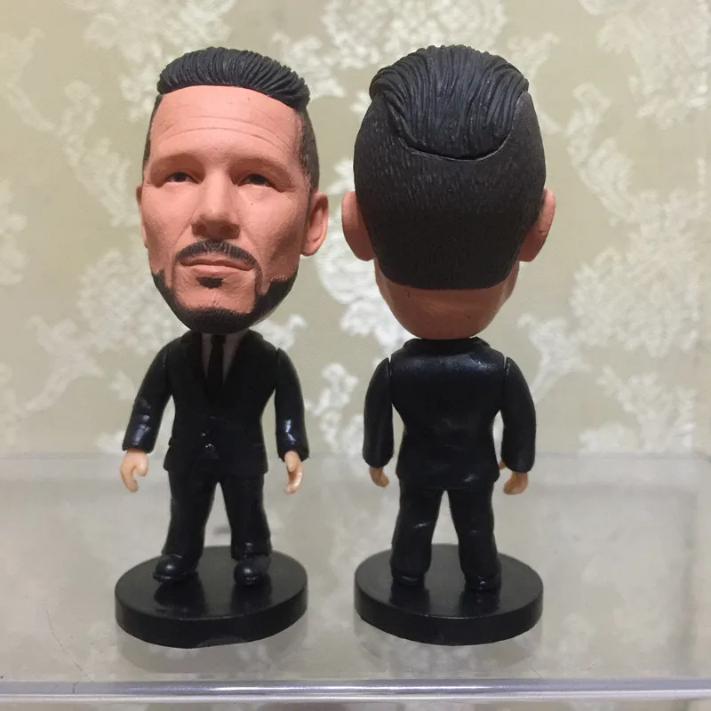 

Soccerwe 6.5 cm Height Resin Football Atletico Coach Doll Diego Simone Black Suit Figurine 2017 for Collections Souvenir Gift