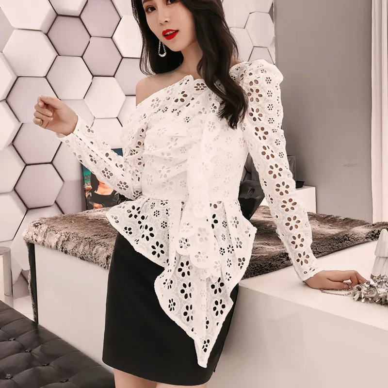 

DEAT 2019 New Spring And Summer Fashion Women Clothing Slash Neck Ruffles Lace Hollow Out Asymmetrical Shirt Female WD420