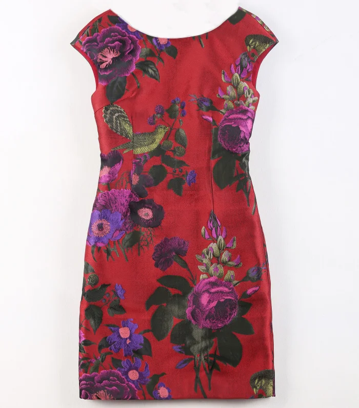 

Модное женское платье-футляр с цветочным принтом без рукавов 011531B1