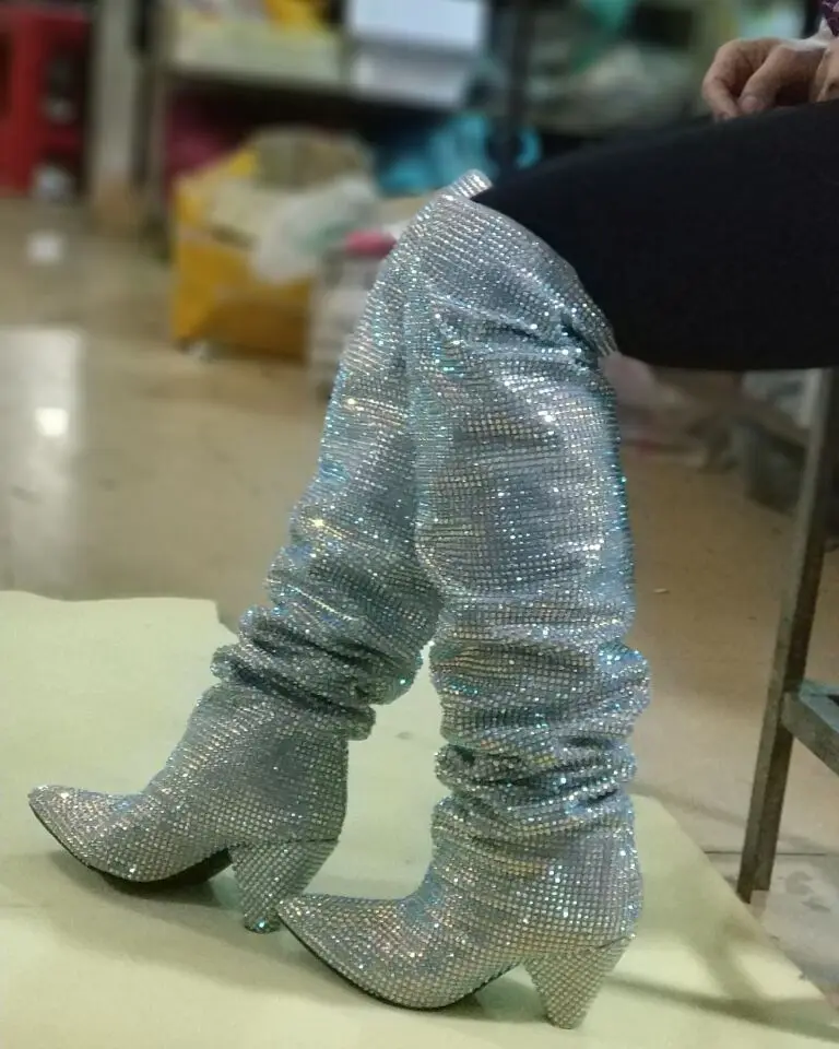 Г.; женские зимние сапоги до колена с украшением в виде бриллиантов; ботинки на толстом каблуке без шнуровки; модные вечерние сапоги-трубы для подиума