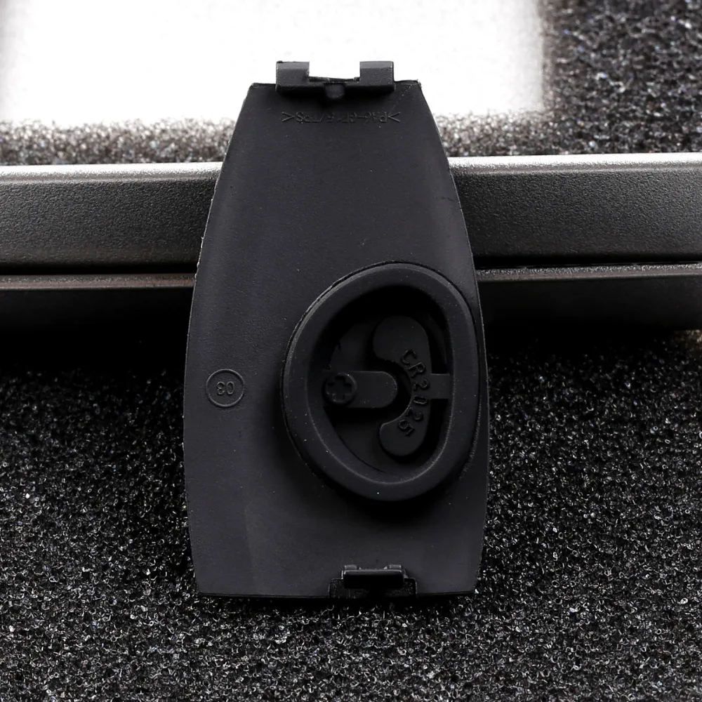 

Reyann 5pcs For Mercedes Benz W204 W212 W218 W221 W166 OEM A0008900023 Key Cover Badge For Mercedes Benz Car Key with AMG LOGO