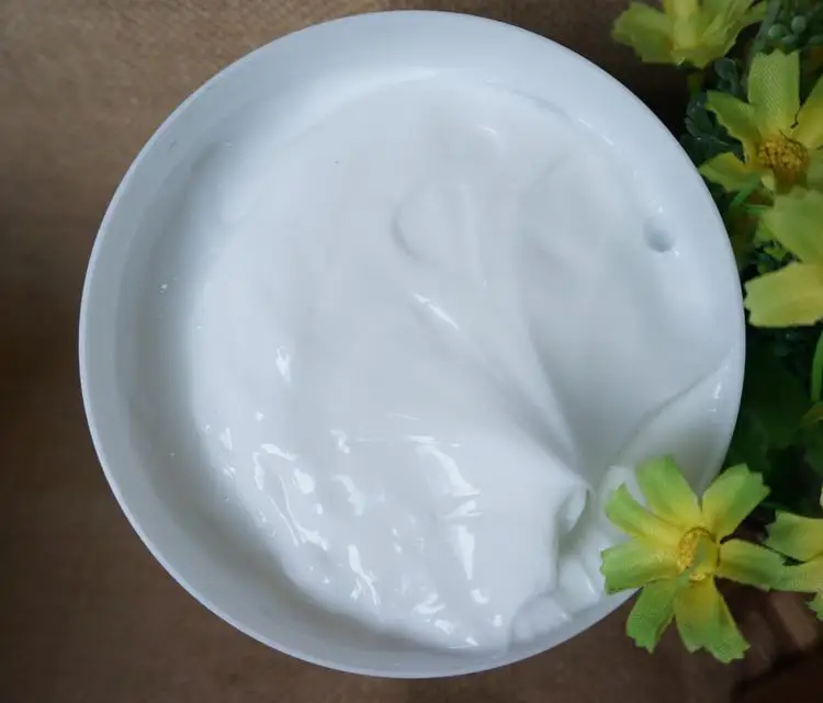 Увлажняющий крем для век из шелкового эластина против морщин выцветания с черным