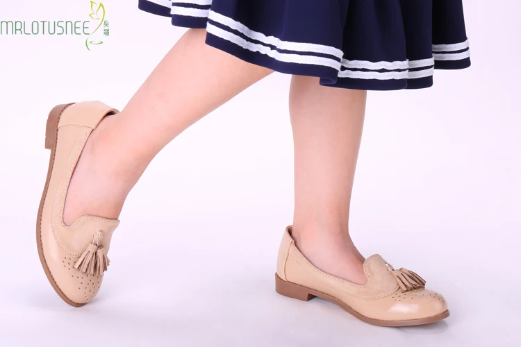 Женские лоферы с закрытым носком и слипоны из кожзаменителя на плоской подошве; туфли с цветочным узором для девочек с кисточками; 802-2