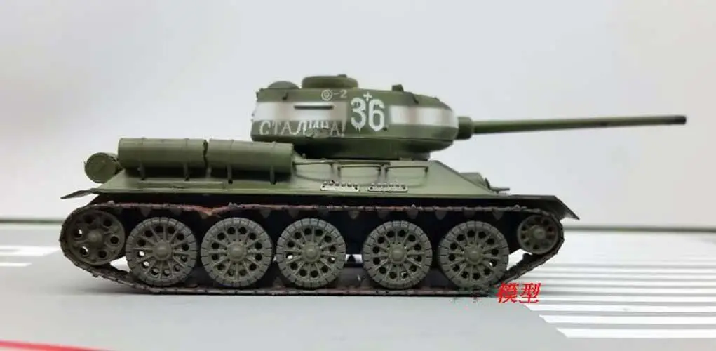 WWII Russian T-34-85 tank 1944 1/72 finished no diecast Easy model 
