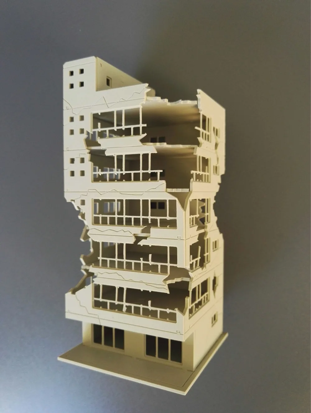 114110 hg. The scene model of the damaged buildings is glue free assemblin Model Building