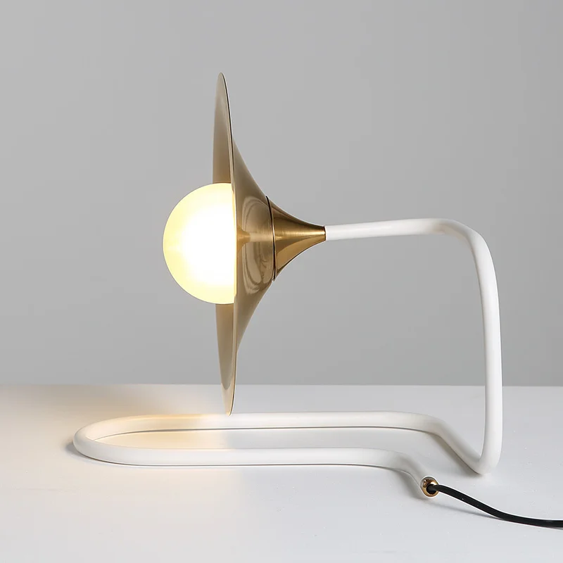 

Nordic Retro Style Simple Table Lamps Personality Art Horn Desk Lamp Bedroom Bedside Lighting Glass Table Lamps for Living Room