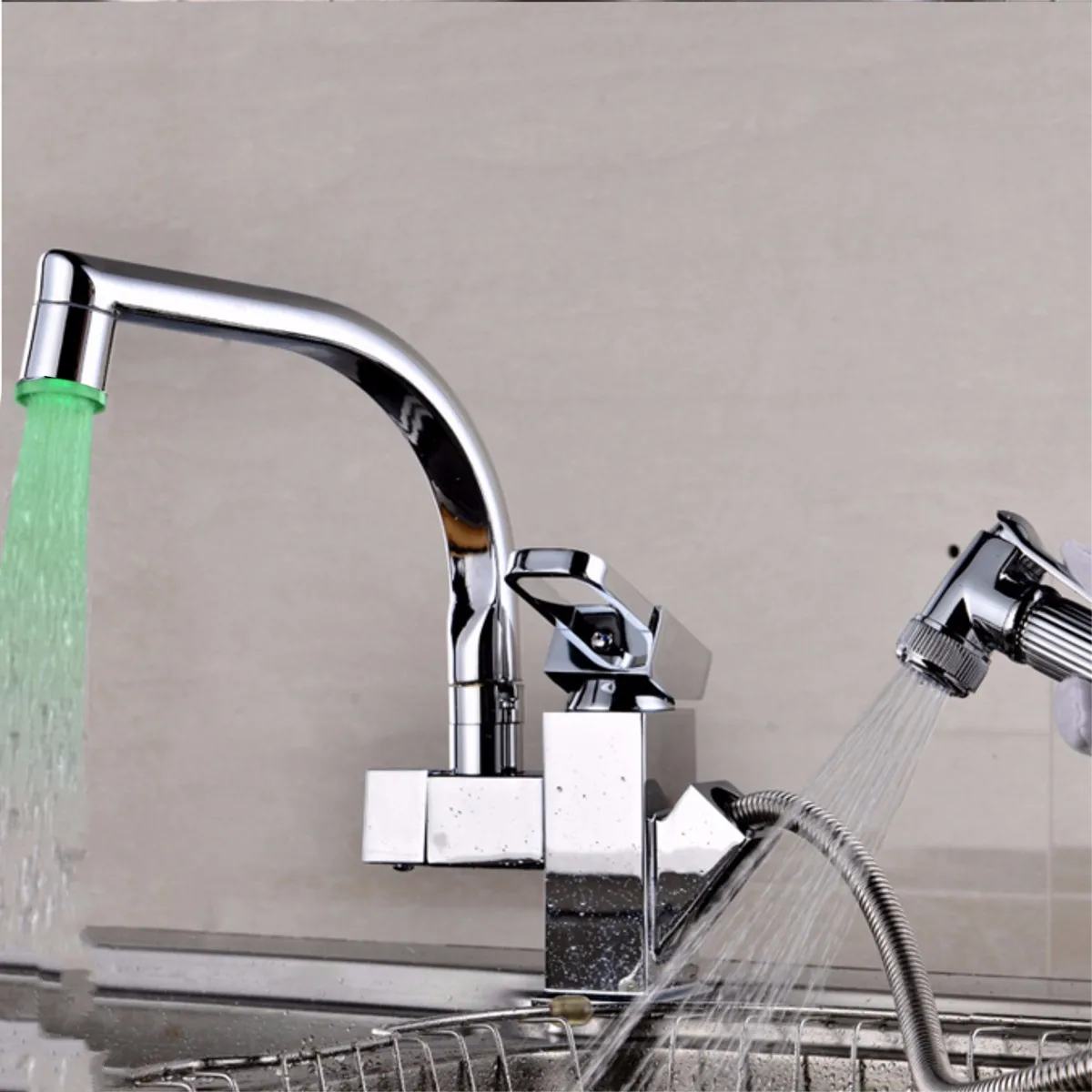 Xueqin High End Looking Light Temperature Sensor Kitchen Bathroom  Basin Faucet Accessorie Color Cold Hot Water Glow LED Faucet