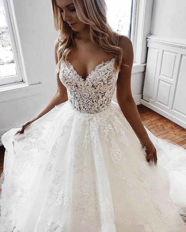 2019-amazing-a-line-lace-backless-wedding-dresses-v-neck-beaded-beach-bridal-gowns-sweep-train-tulle-appliqued-boho-vestidos-de-noiva (2)