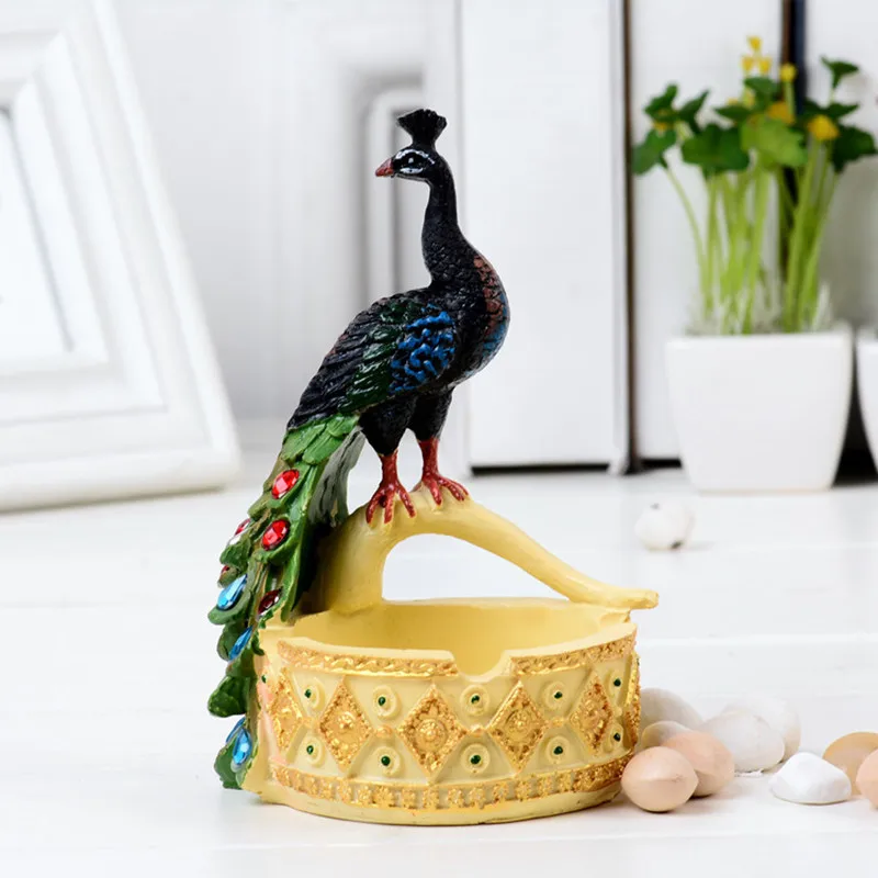 

Home furnishing cupboard / large size peacock ashtray / creative personality fashion European style gift
