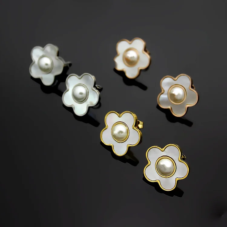 

High quality jewelry wholesale C letter white pearl flower earrings Ms. white shell camellia ear studs for woman