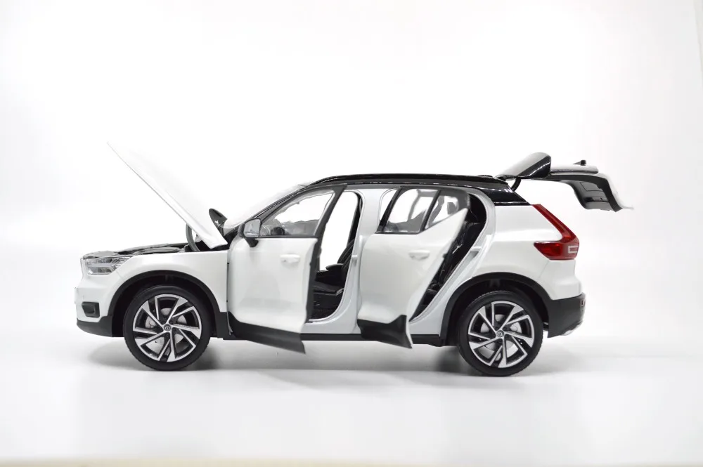 Paudi модель 1/18 1:18 Масштаб Volvo XC40 белая литая модель автомобиля Игрушечная модель автомобиля открываются двери