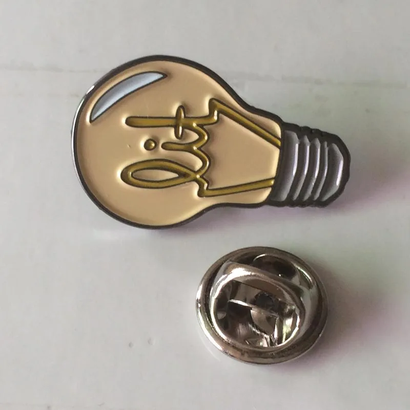 Bulb Lapel Pin/Metal Pin Made by Iron with Black Nickel Plating