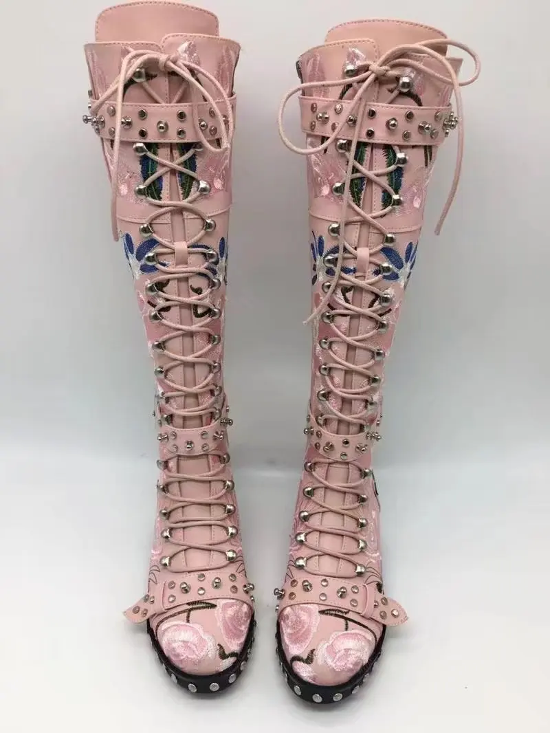 black Cuero Tachonado Impreso black Remaches Printed Motocicleta Bordado Correa Hebilla Atado Flores Flower Largo Cruz pink White Jawakye Feminina Botas Bota De qCB4Txxw