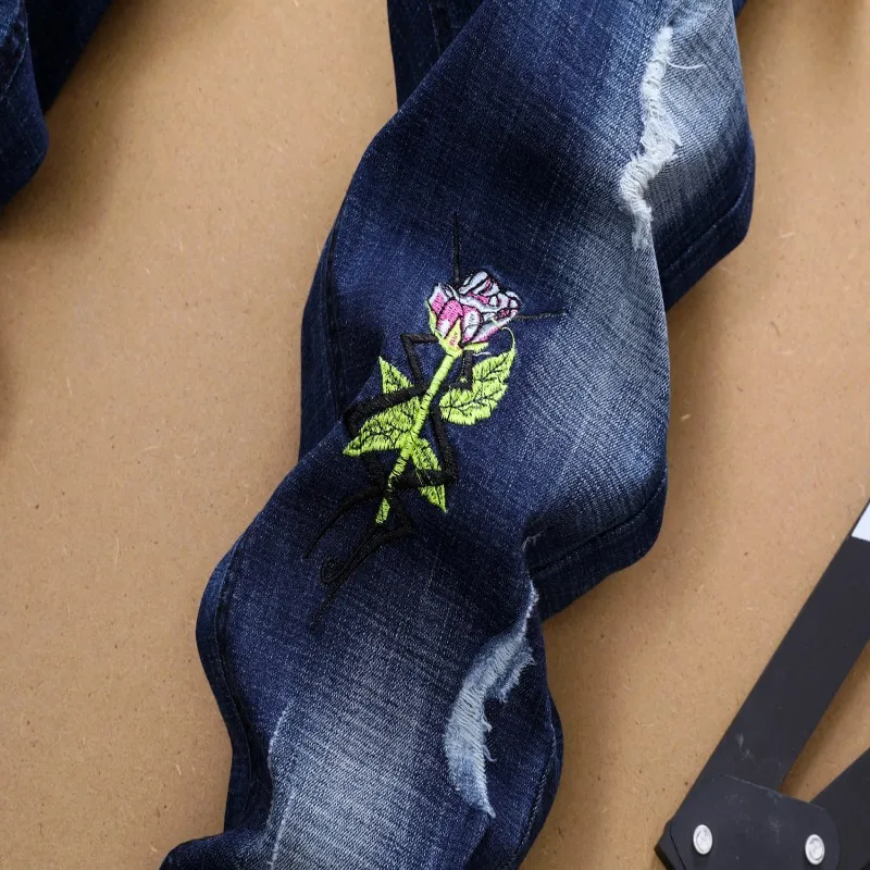 2018 Fashion Europeans Style Men Embroidery Slim Blue Jeans Scratched Personal Man Casual Street Club Street Quality Jean