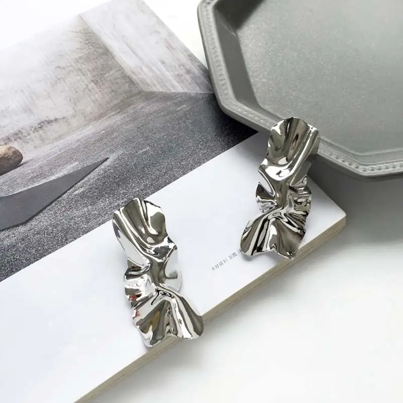 Серьги-гвоздики Peri'sBox золотого и серебряного цвета с оборками для женщин, большие металлические серьги в стиле панк, геометрические серьги - Окраска металла: Silver