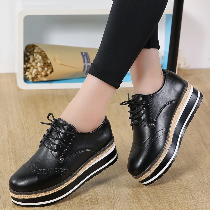 

New Arrival Women Brogue Shoes Luxury Brand Thick Soled Sneakers Ladies Platform Women Shoe Autumn Leather Shoes Brogues Oxfords