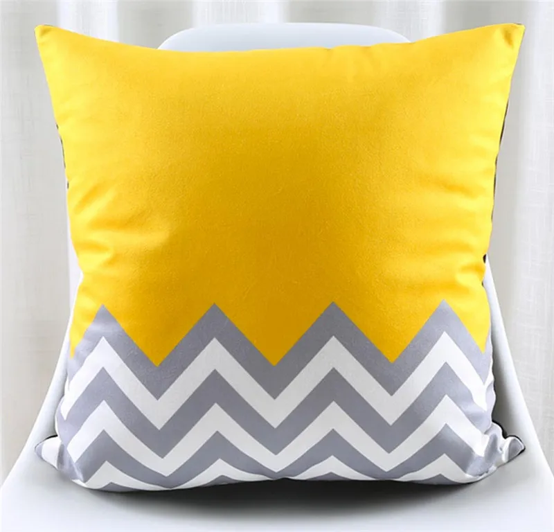 жёлтые наволочки в интерьере. подушка интерьерная. подушка желтый. подушка желтая декоративная. яркие подушки на диван.