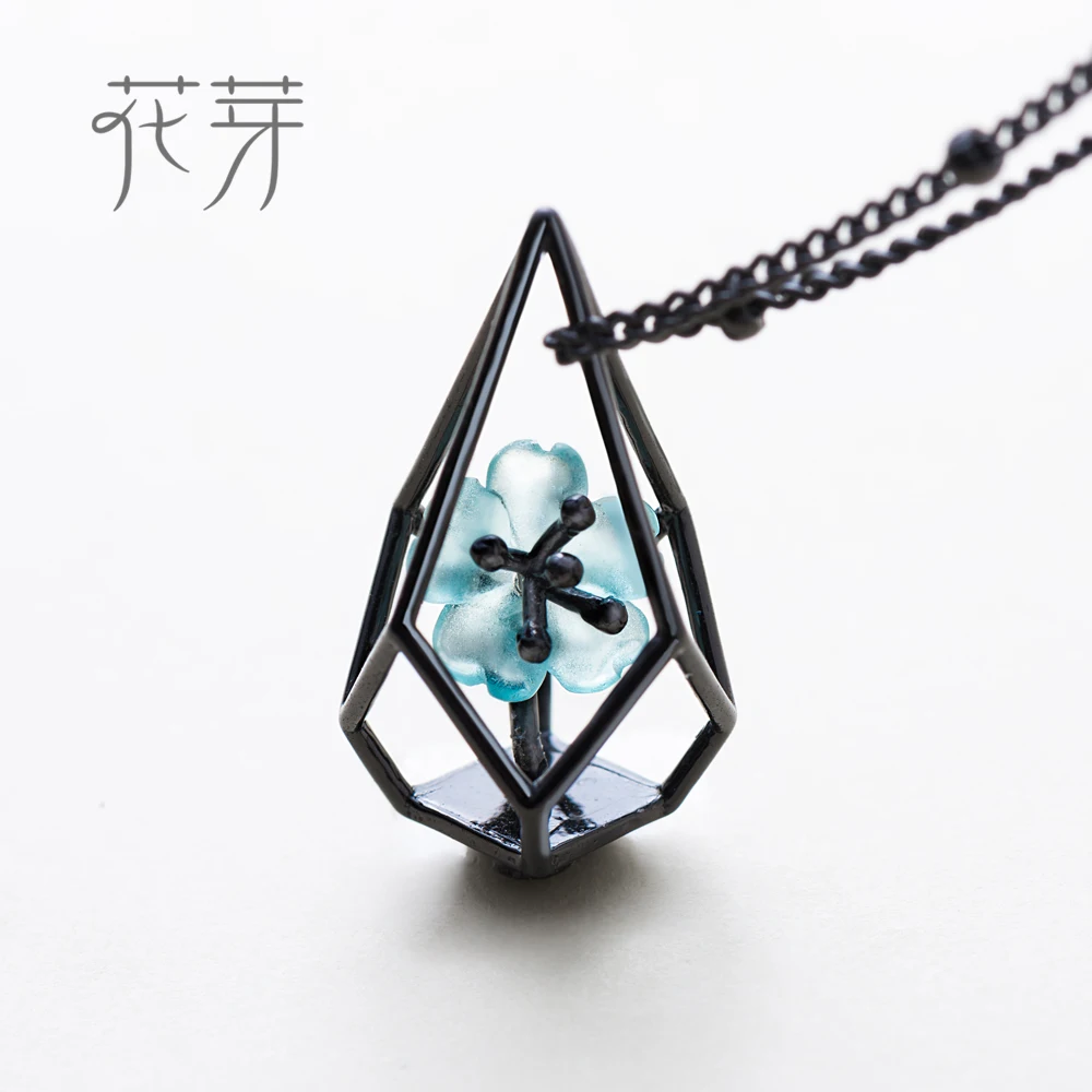 

Thaya Blue Flower Terrarium Chain Necklace Black s925 silver Blue Crystal Flower Pendant Necklace Elegant Jewelry for Women