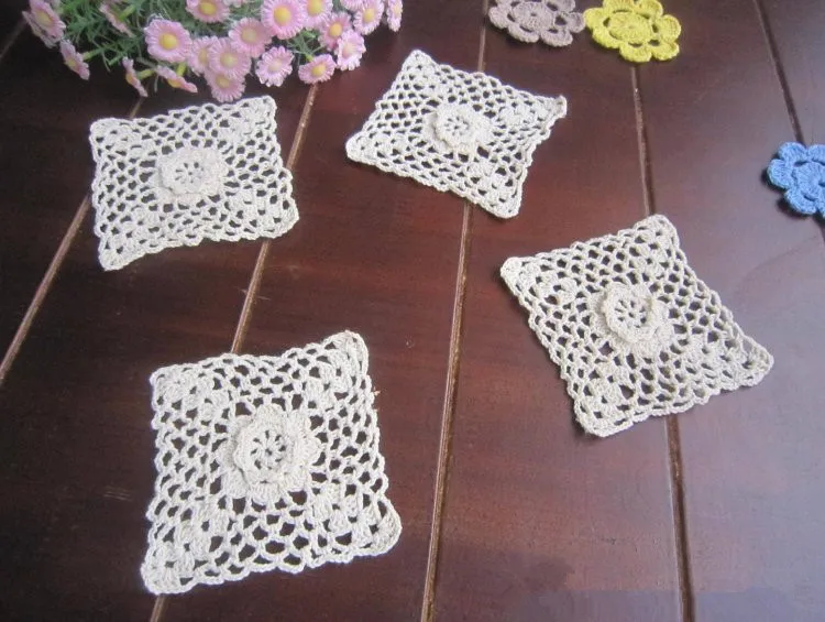 Хлопок ручное вязание крючком Doily, коврик для чашки, коврик для стола, аппликации квадратные с 10 см X 10 см 20 шт./партия CD057