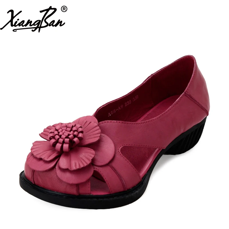 

Xiangban 2019 Summer women shoes red flowers women leather sandals elegant hollow Baotou sandals A68kA9