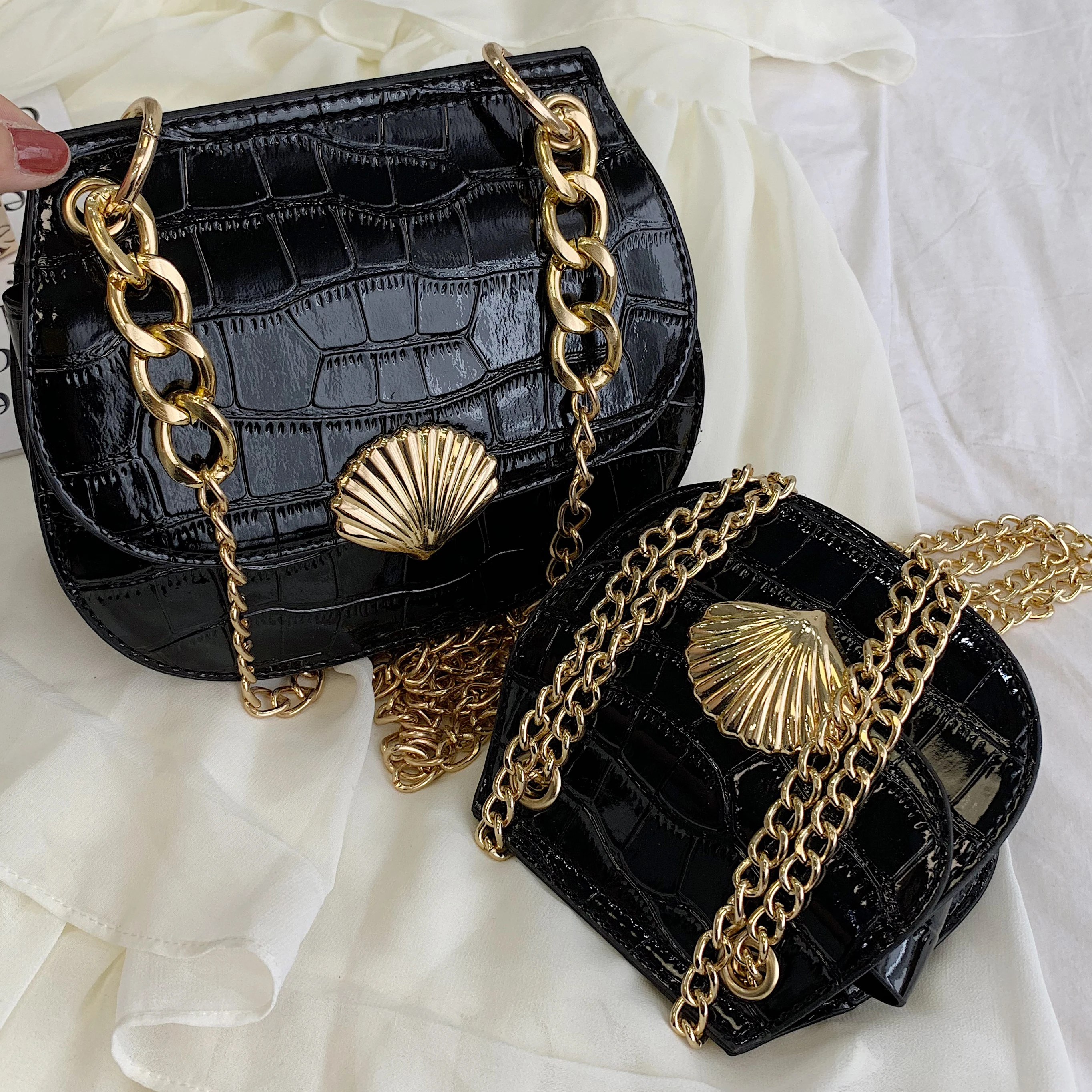 

Fashion Female Alligator Saddle Bags PU Leather Shell Handbags For Women Chains Shoulder Bags Sequined Crossbody Bags Two Size