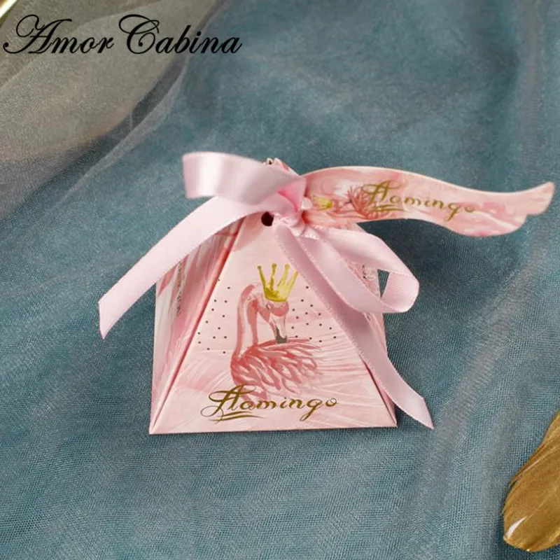 

Pyramid Style Wedding Favors Supplies flamingos Candy Boxes with Ribbon Gift Box Party Package Chocolate Box Baby Shower Favor