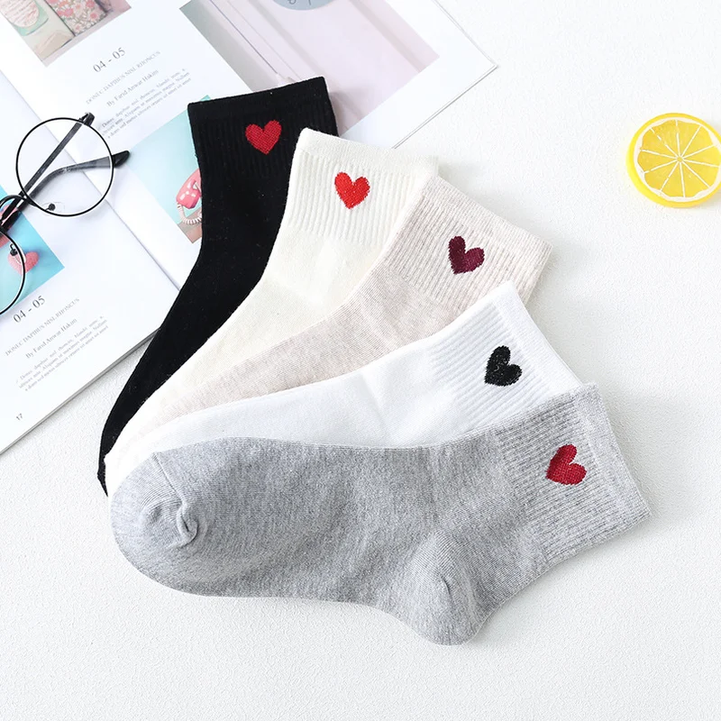 

Hot sale Factory cotton direct love tube socks women peach heart black white socks casual cotton socks spot wholesale 2018