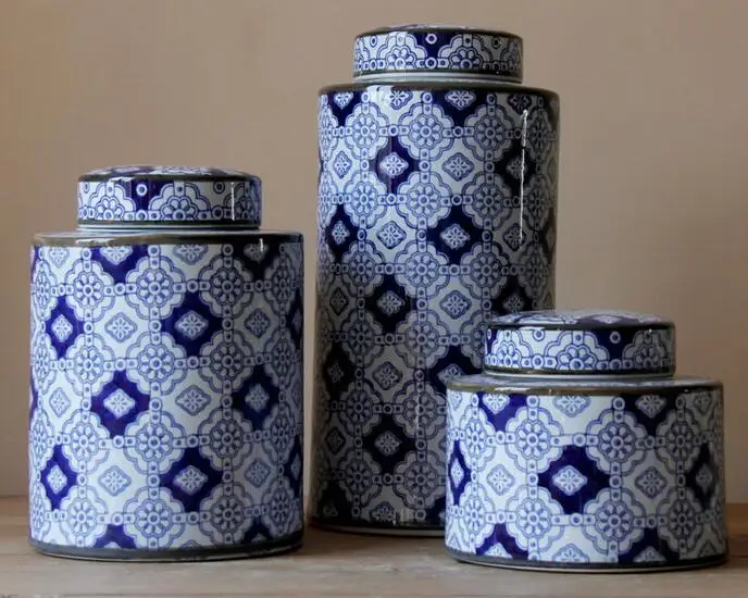 

Circle chinese blue and white storage decorative Porcelain Ceramic Vase Temple Jar